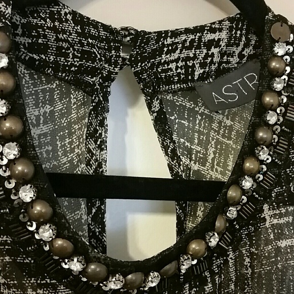 Fancy Flowy Top - Picture 2 of 4